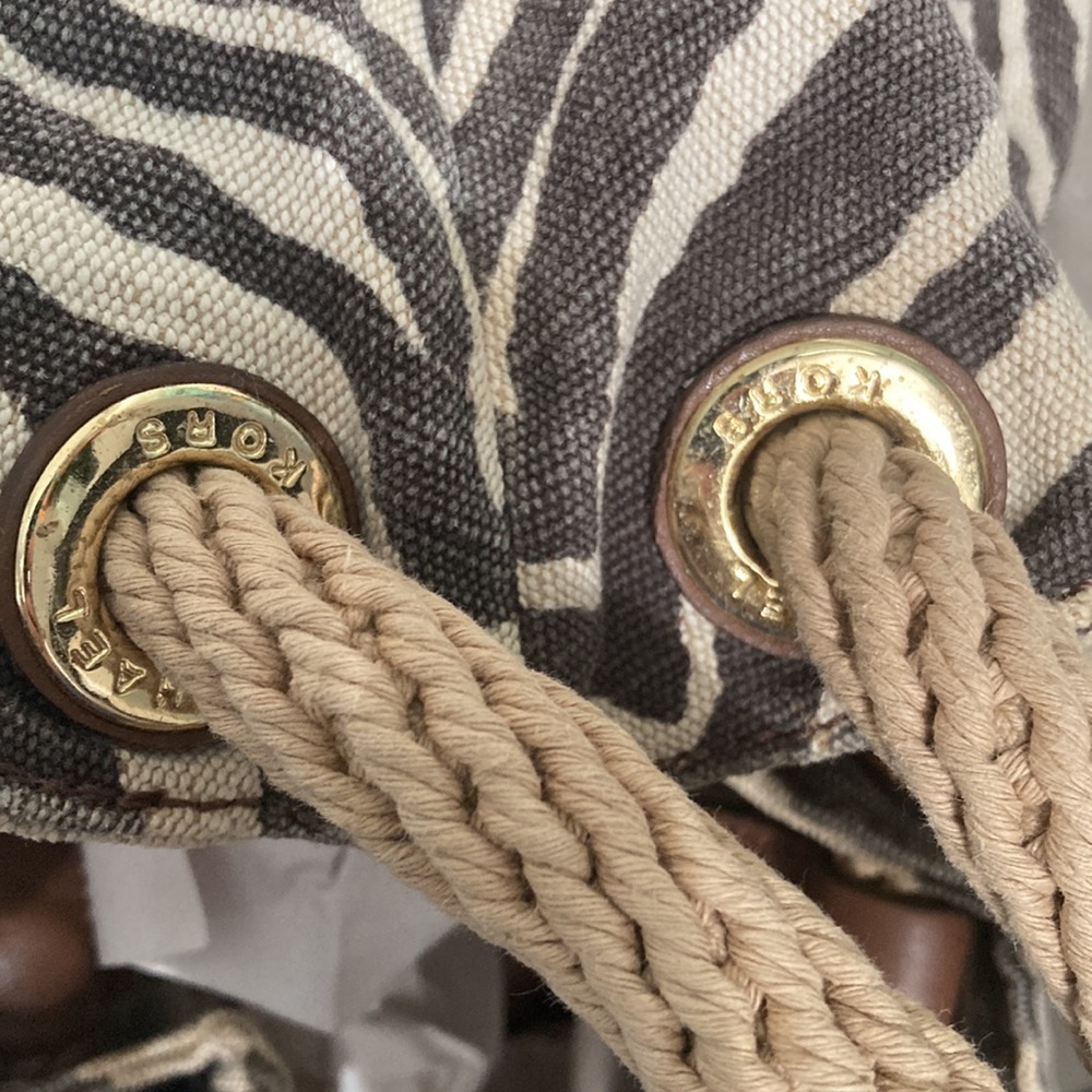 MICHAEL KORS canvas zebra bag with ropes and golden details. - Picture 6 of 8